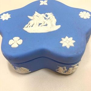 Wedge wood trinket box